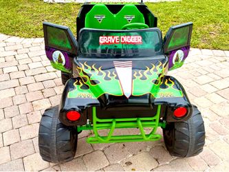 🔥GRAVE DIGGER POWER WHEELS - Monster Truck Ride-On 🔥