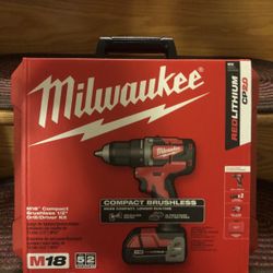 Milwaukee M-18 Drill Driver Kit