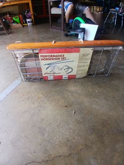 Eddie Bauer horse shoe