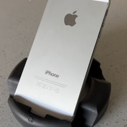 Apple Iphone 5 16GB White UNLOCKED