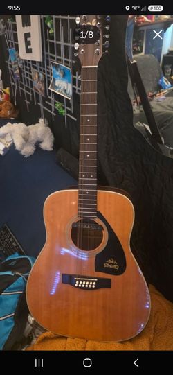 Yamaha 12-String Acoustic Guitar Natural Finish
