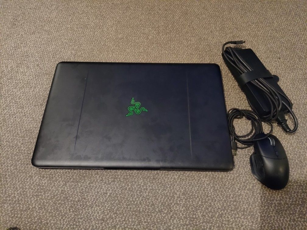 Razer Blade Pro 17 4K TouchScreen Laptop GTX 1080 1TB NVME i7 32GB