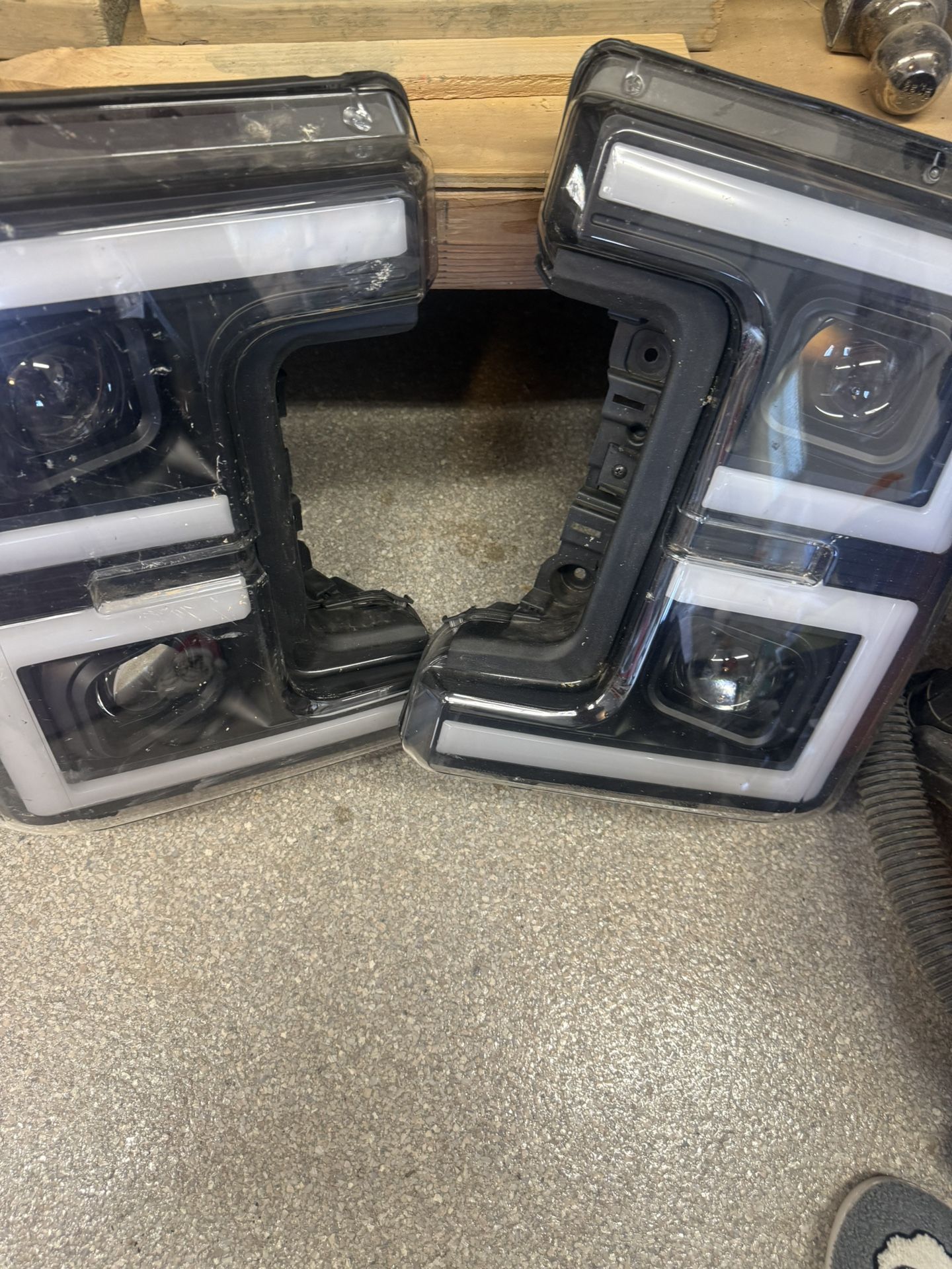 Ford F-250 Headlights