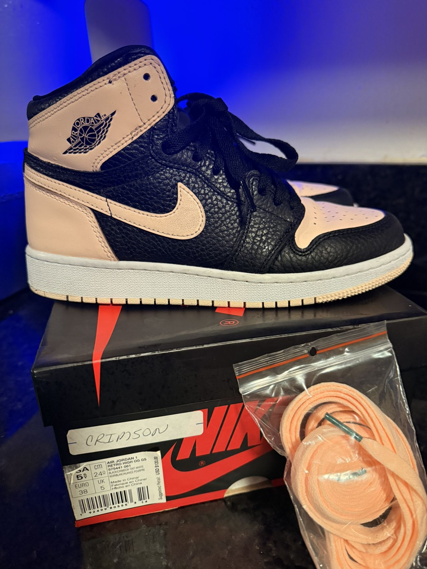 Air Jordan 1 Retro High - Size 5.5 Youth (7.5 Women’s )