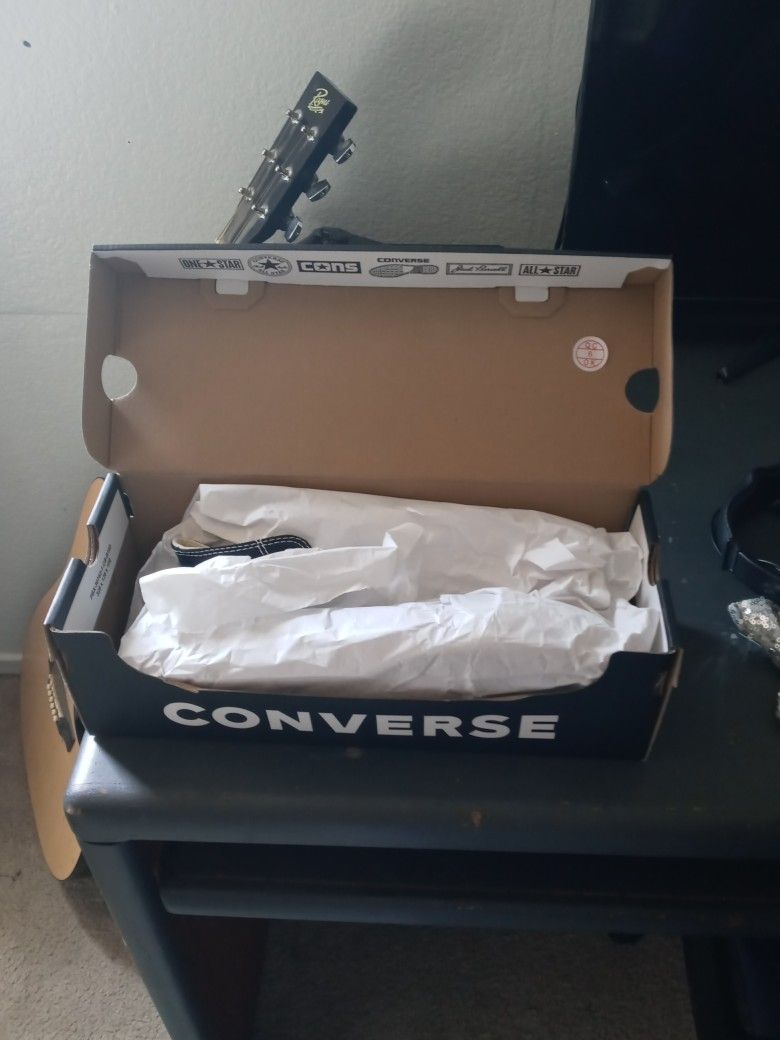 New Converse Size 8