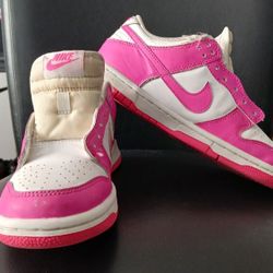Nike Dunk Low. White/Fuchsia Athletic Sneakers. FB9109-102. Girls Size 3.5Y