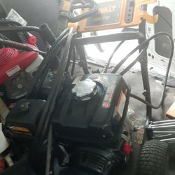 Dewalt 4000 Psi Honda Engine Pressure cleaner 
