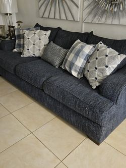 Sofa De Sala $200 Buenas Condiciones. Vienes Con 4 Cojines