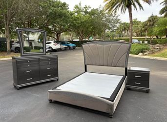 Beautiful Bedroom Set Queen Size Solid Wood Dark Gray Color In Excellent Condition By Crown Mark