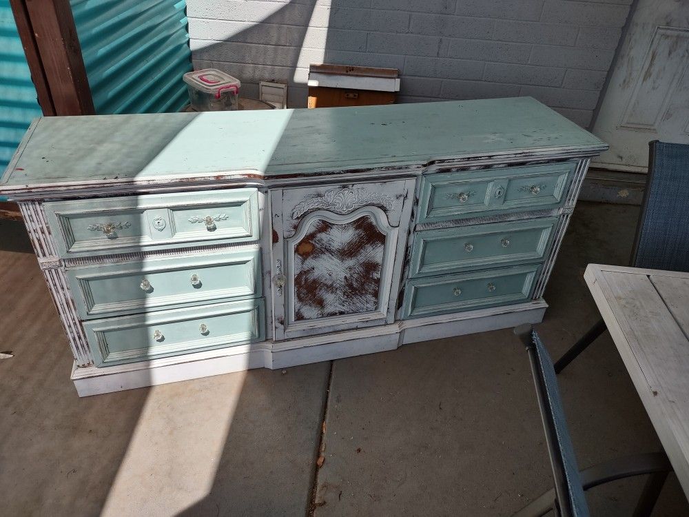 Dresser