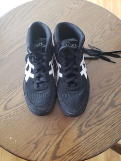 Martial Arts Shoes OASICS Men Size 6 Women Size 8