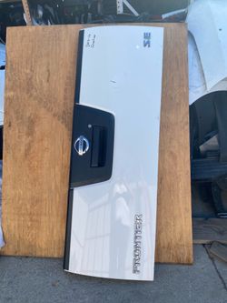 2005-2012 Nissan frontier tail gate