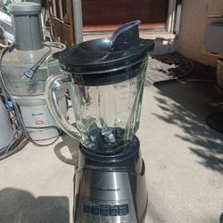 !! Blender With Glass Pitcher  Works Good Firm Price