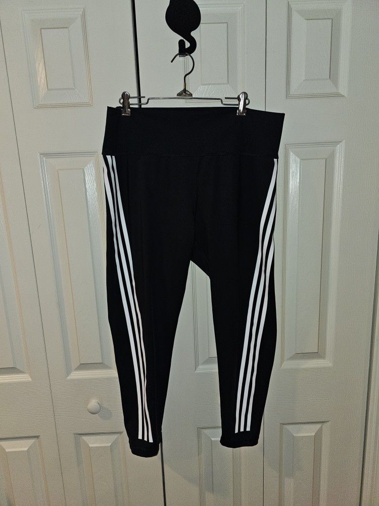 Adidas black stripe ladies girls yoga pants stretch leggings 2XL.

Practically brand new only wore once or twice. Great condition.