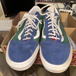 Yacht Club Vans