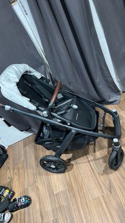 UPPAbaby  Vista stroller and carseat set (600 OBO)