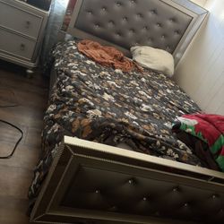 Queen Bed 