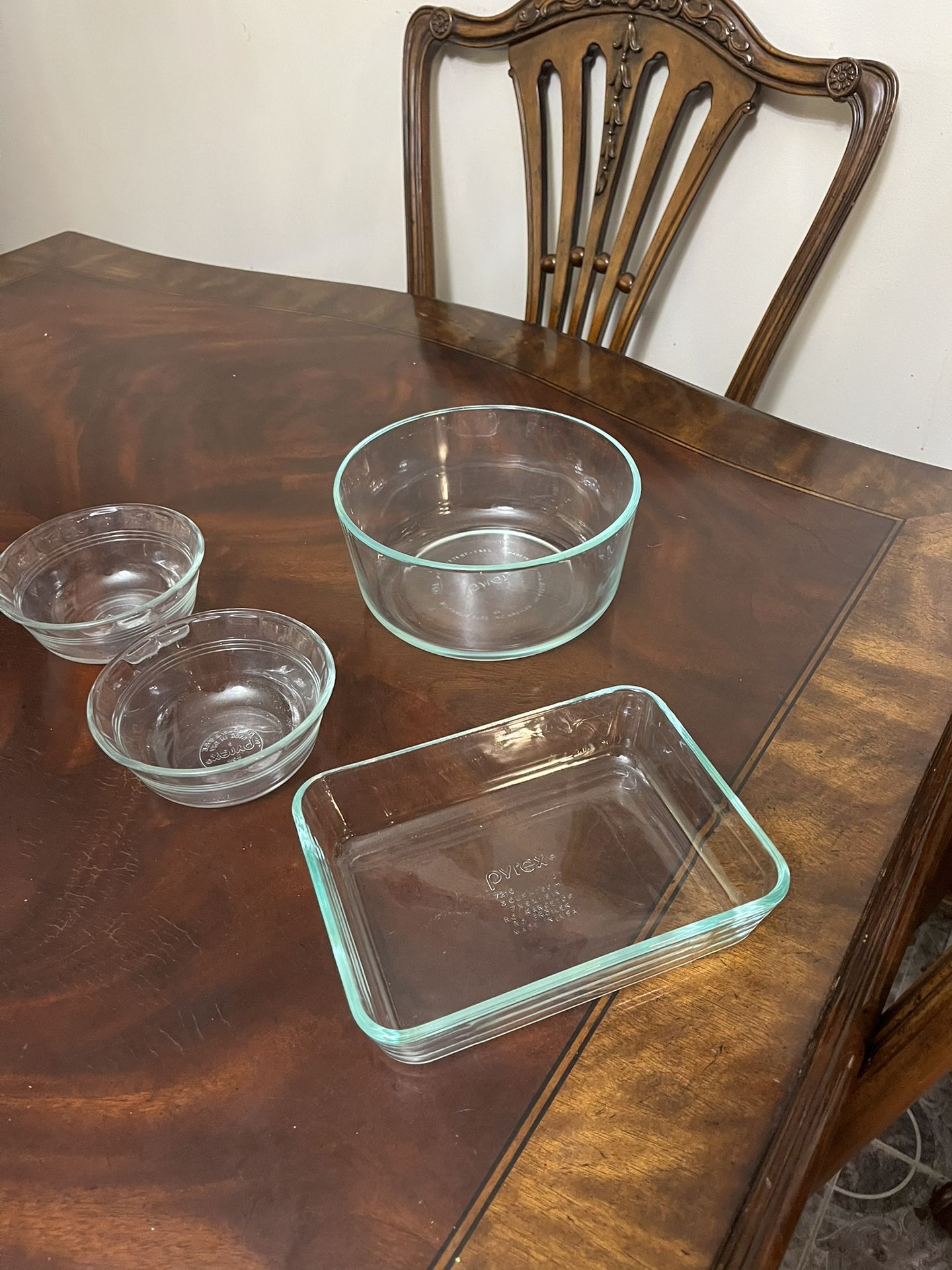 Small Pyrex Bowl Set