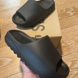 Yeezy slide onyx black