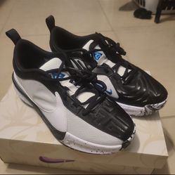 Nike Giannis Freak 5. Size 5Y. White/White/Black. "Oreo". 