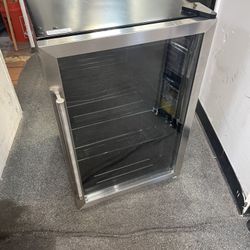 Frigidaire 4.4 Cu Ft 126 Can Mini Fridge 