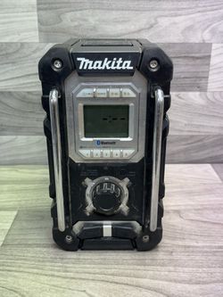 MAKITA XRM06 18V LXT LITHIUM-ION CORDLESS BLUETOOTH JOB SITE RADIO (TOOL ONLY)