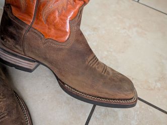 Ariat men's boots size 8.5 ee