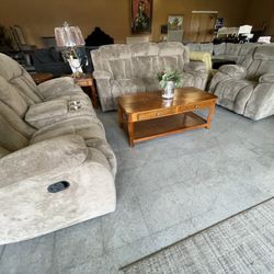 3 Pc  reclining sofa loveseat And Chair 