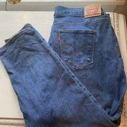 Woman’s Levi Classic Capri Jeans Size 32