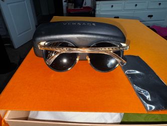 Women’s Versace sun shades
