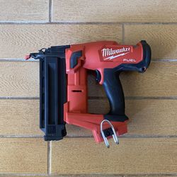 Milwaukee M18 Fuel 18 Gauge Brad Nailer
