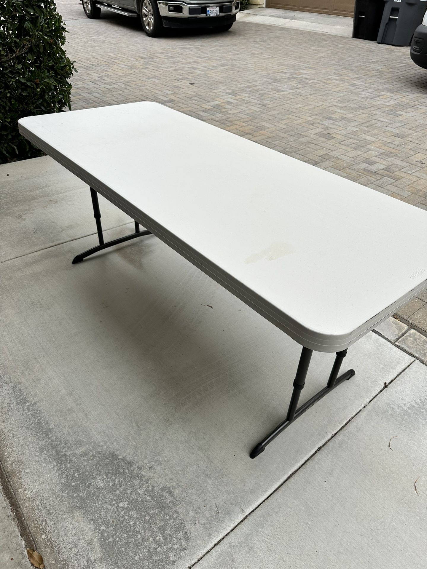 Lifetime folding Table
