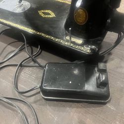 Singer 1951 15-91 vintage cast iron sewing machine