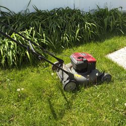 Lawnmower Craftsman Running 