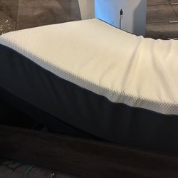 King Bed- Electric Adjustable Base- Full Bedroom Set. Won’t Find A Better Deal