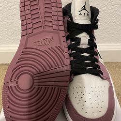 Air Jordan 1 Mulberry