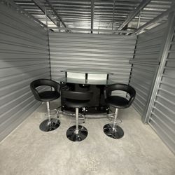 Bar With 4 Chairs