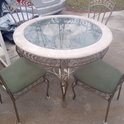 Make OfferExcellent Condition Dinette Set Make offer