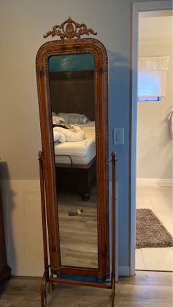 Standing mirror