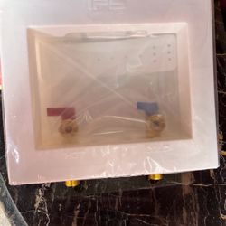 Washer water supply box with drain