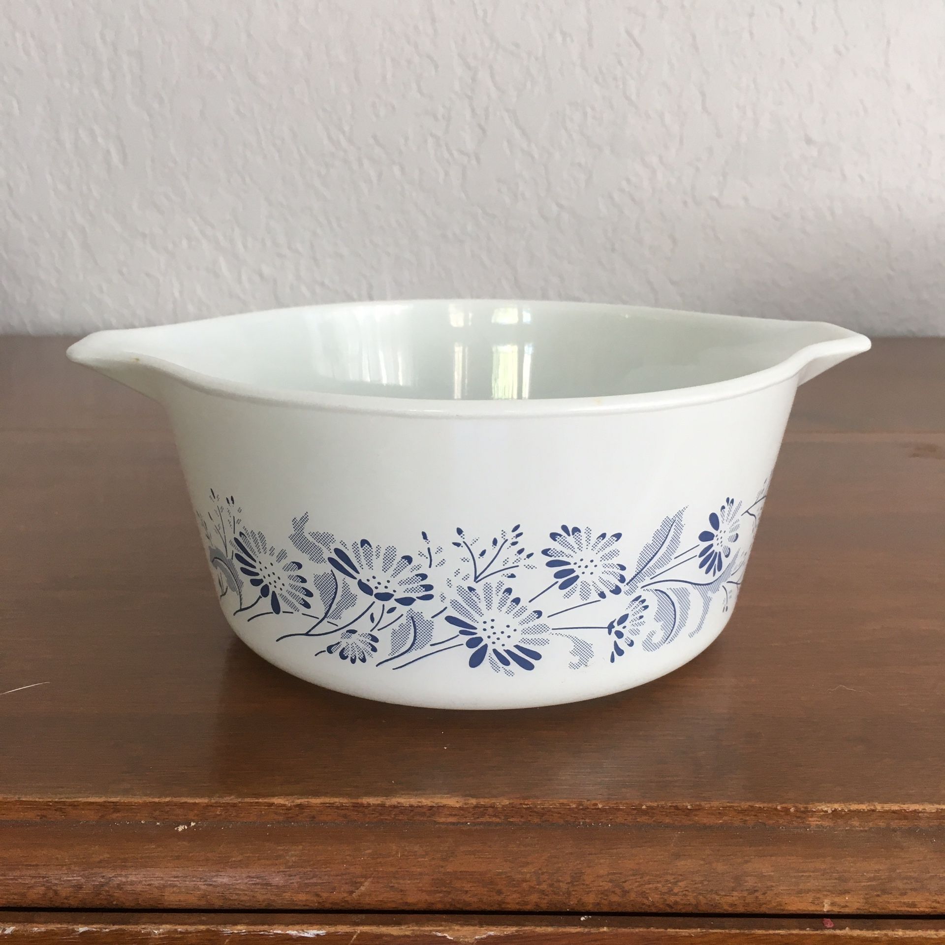 Pyrex bowl, colonial mist design, 1 1/2 quart size