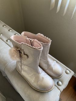Girl size 6 pinkish boots