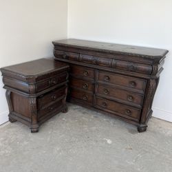 Selling Bedroom Set For $800/ OBO