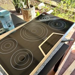 Thermador 36” Electric Cooktop