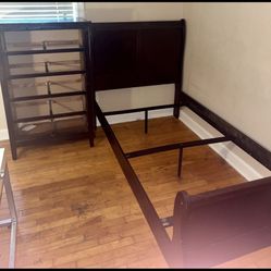 Twin Sleigh Bed With Matching Dresser 