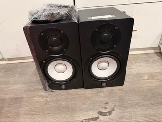 Yamaha Monitors (HS5)