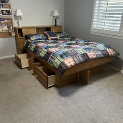 Oak Queen Bed Frame With Lots Of Storage