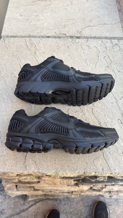 New Nike Zoom Vomero 5 triple black shoes Men’s 10.5