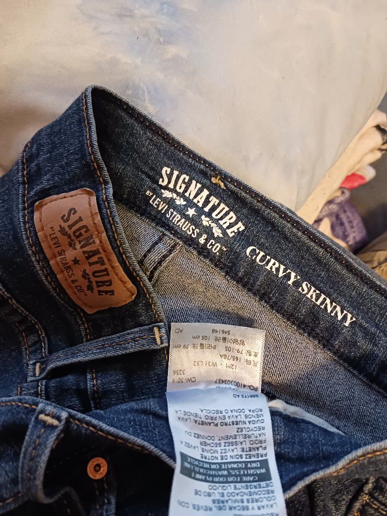 Ladies Size 12M  Levi Strauss & Co Jeans