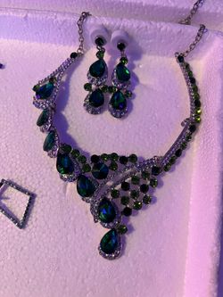 Emerald green and silver necklace with earrings